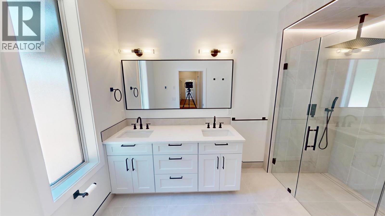 Custom Home by AXM Contracting in the Columbia Valley BC