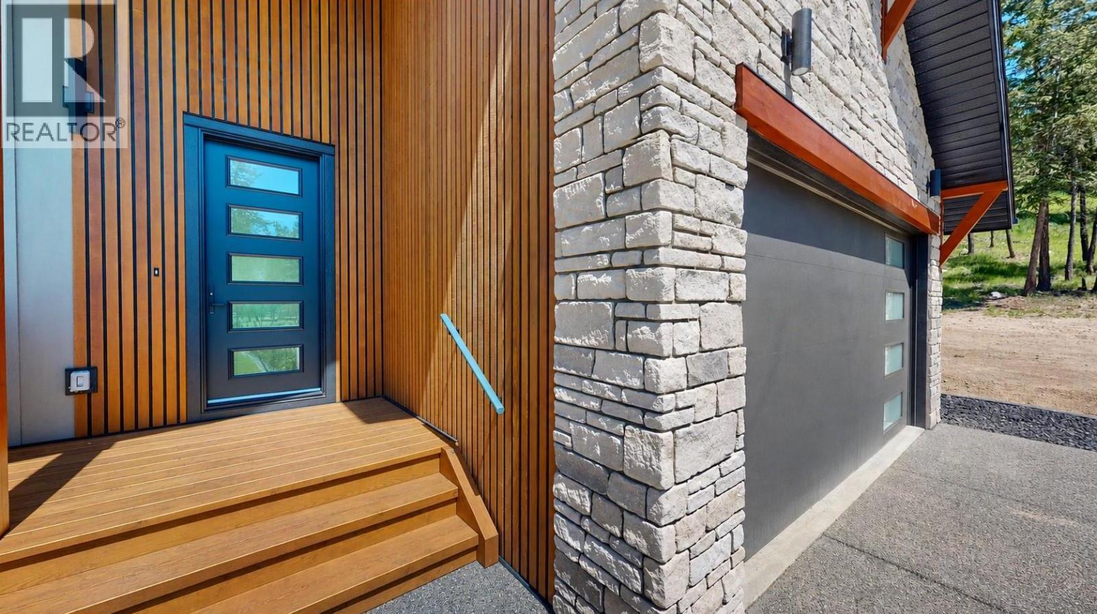 Custom Home by AXM Contracting in the Columbia Valley BC