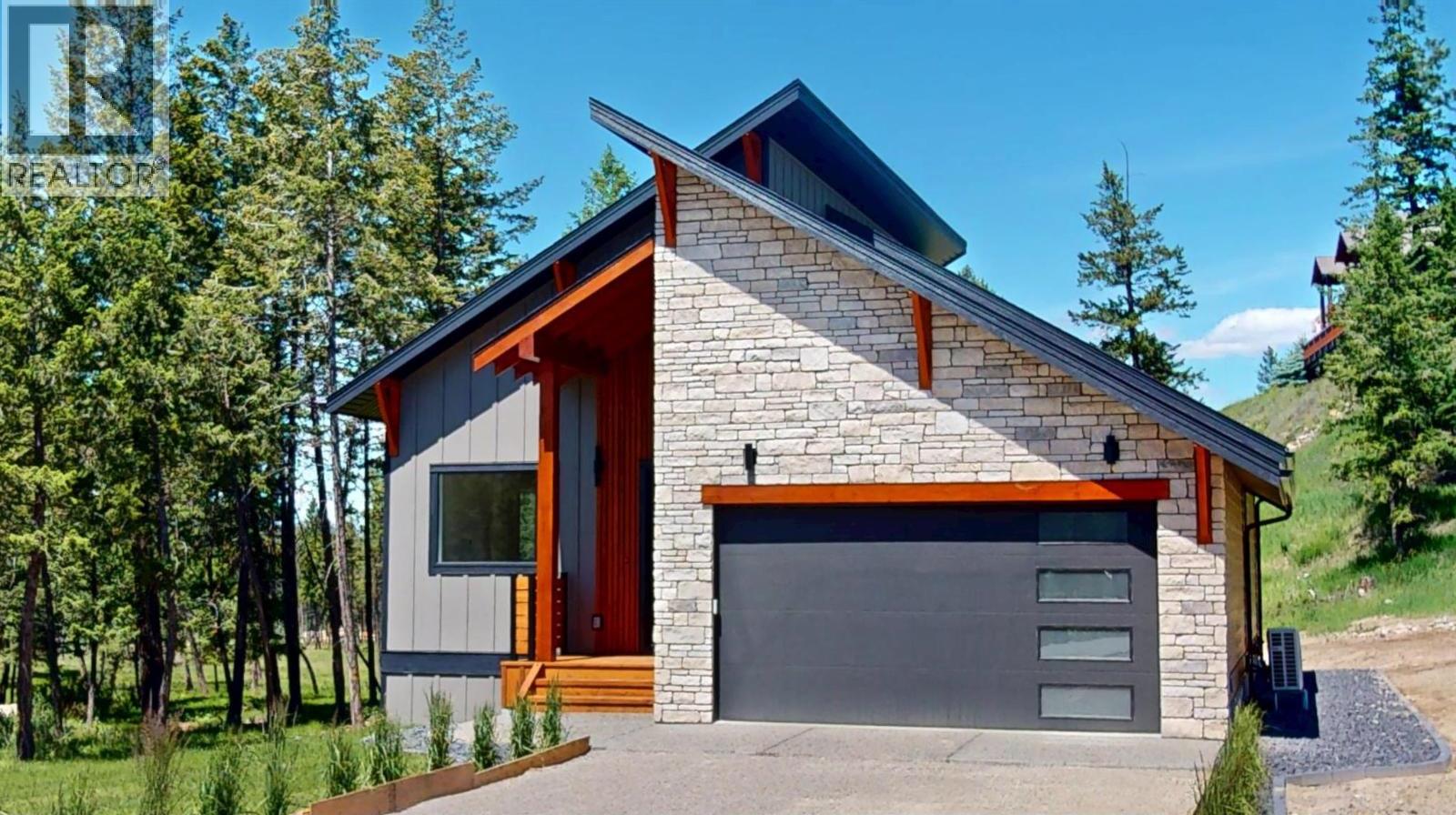 Custom Home by AXM Contracting in the Columbia Valley BC